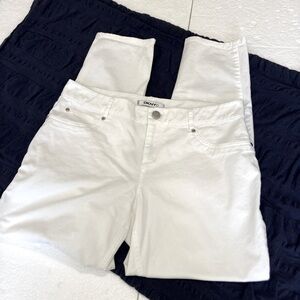 DKNYC women’s white jeans Size 8